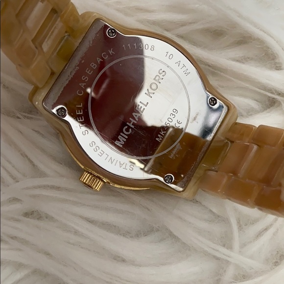 MOVING SALE! Michael Kors light tortoise shell watch - Picture 4 of 5